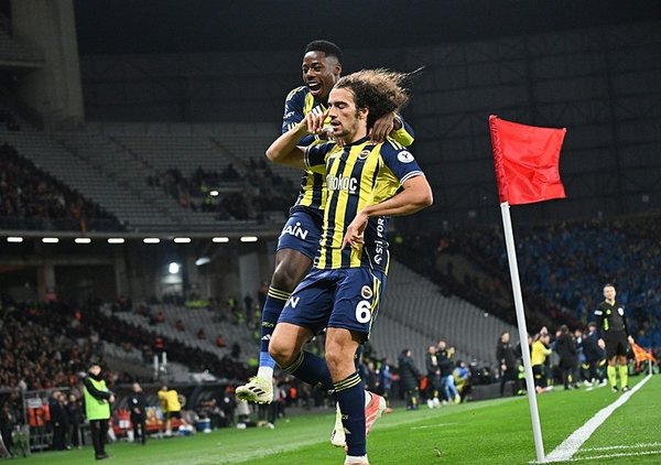 super-kupada-dev-final-sampiyon-fenerbahce-1768068266023.jpeg