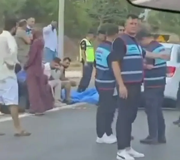 izmirde-feci-carpisma-iki-otomobil-birbirine-girdi-olu-ve-yaralilar-var-1784994020336.jpg