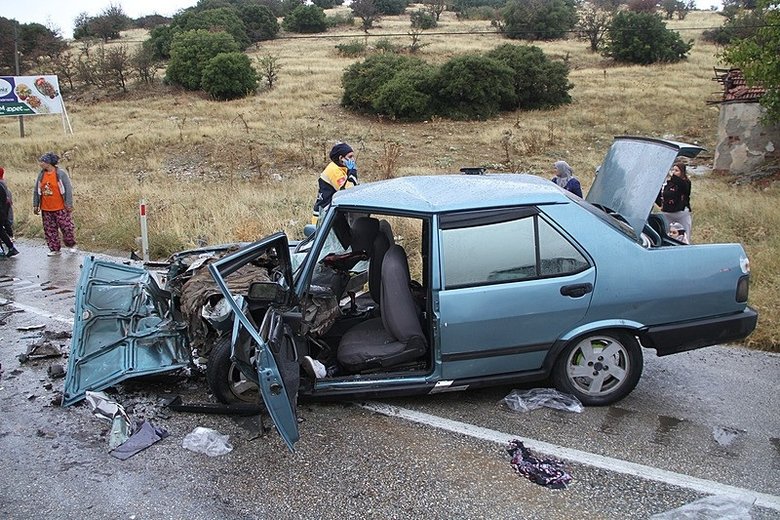 Manisa’da feci kaza: 1 yaşındaki bebek öldü, 5 kişi yaralandı