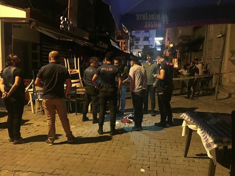 Izmir De Olayli Gece Eglence Mekani Cikisi Silahli Kavga Izmir Haberleri