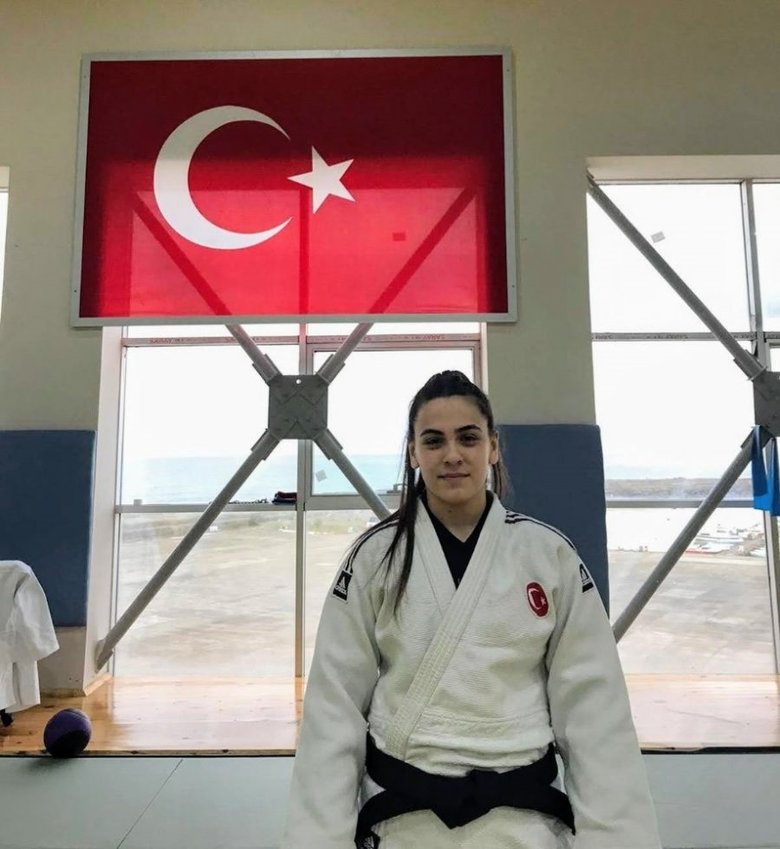 Dünyayı dize getiren kız