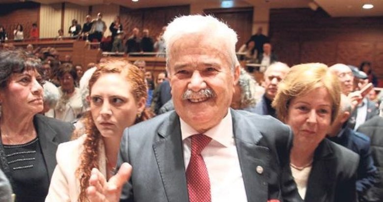 ’Efsane başkan’ olarak anılıyordu. Osman Özgüven partiden istifa etti