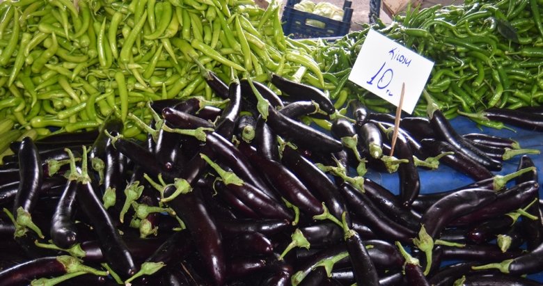 Pazarcı tezgahında vatandaş hortumlandı