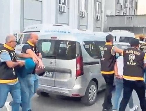 Buca’da kuyumcuyu soyanlar yakalandı