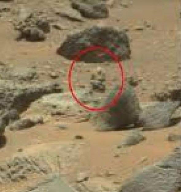 Tüyler ürperten görüntü! Mars’ta saklanan kadın mı var?