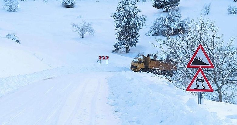 Çameli dondu! Sıcaklığın eksi 16 dereceye düştüğü ilçede ekipler seferber oldu