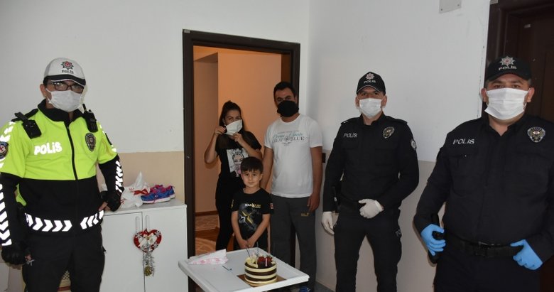 Polis Ekiplerinden 6 Yasindaki Cocuga Dogum Gunu Surprizi