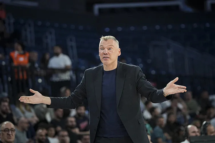 fenerbahce-beko-besiktas-gain-derbisinde-yuksek-tansiyon-jasikevicius-ihrac-edildi-1781545153755.png