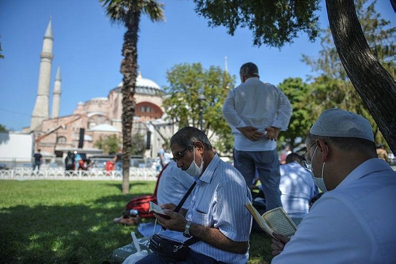 86 yıllık zincir kırıldı! Ayasofya Camii’nde ilk cuma namazı