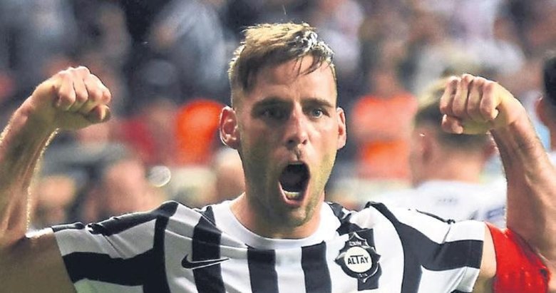 Altay dibe çöktü Paixao zirveye çıktı