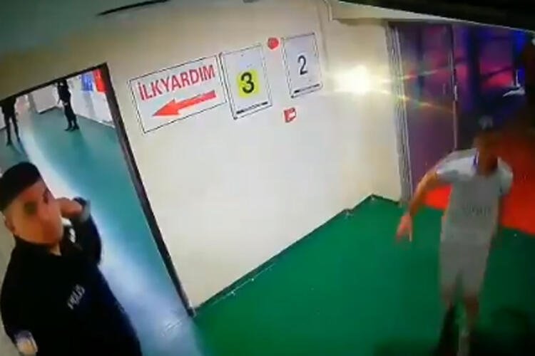 Erzurumspor - Altınordu maçında şoke eden olay! Murat Uçar, Hüseyin Eroğlu’na saldırdı...