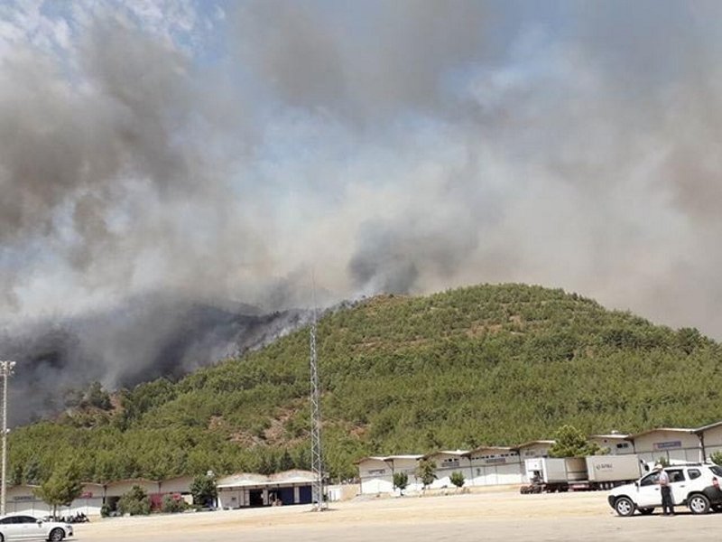 Fethiye’de ormanlık alanda yangın çıktı