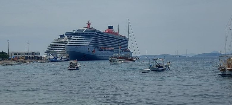 Ünlü iş adamı Branson’a ait dev yolcu gemisi Bodrum’da