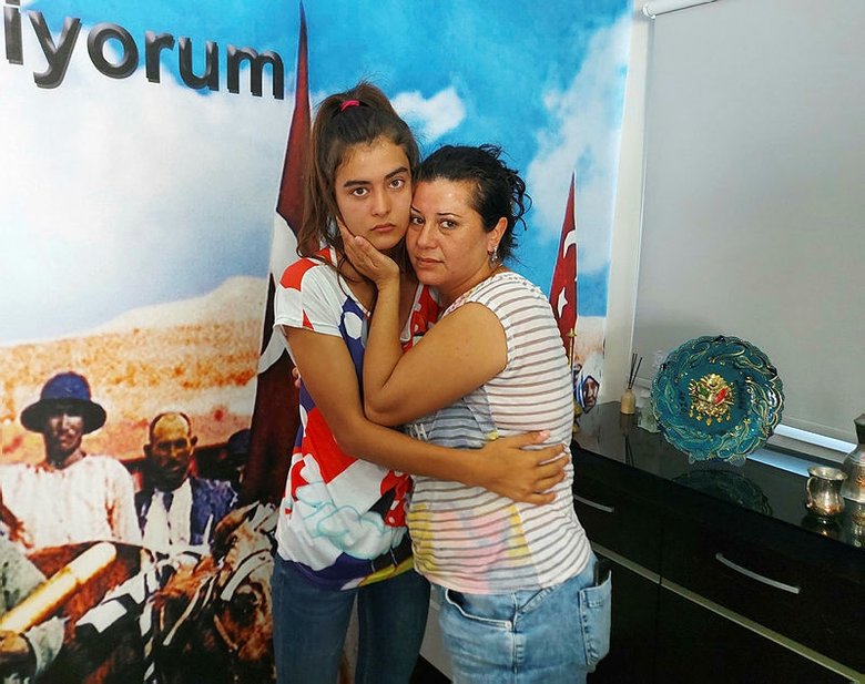 Foça’daki tekne faciasından kurtulan Sude Naz: Herkes suda çırpınıyordu