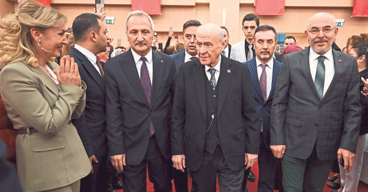 MHP’nin etkinliğinde Bahçeli sürprizi