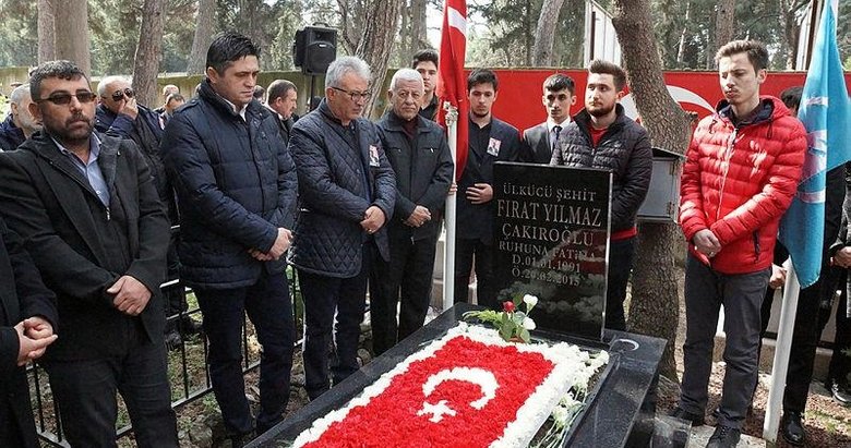 Fırat Çakıroğlu ölümünün 5. yılında İzmir’deki mezarı başında anıldı