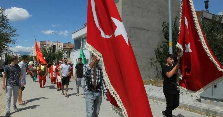 Balıkesir’de ’develi ve mehterli’ sünnet düğünü