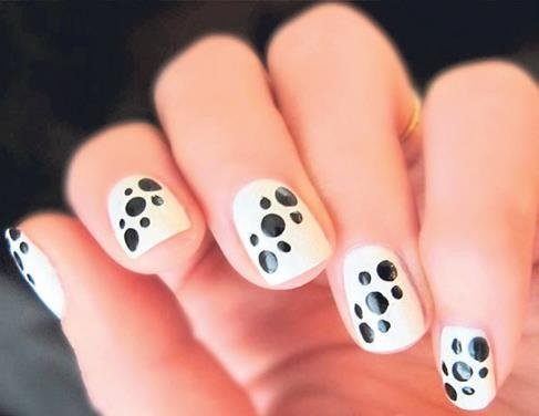 Puantiye modası simdi de tırnaklarda