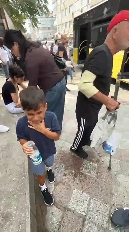 İETT otobüsünde kavga çıktı: Yolcu biber gazı sıkınca vatandaşlar zor anlar yaşadı!