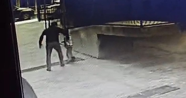 Afyonkarahisar’da dehşet anlar! Küçük çocuğu oradan oraya savurdu