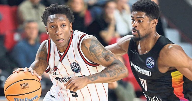 Manisa Basket avantajı kaptı