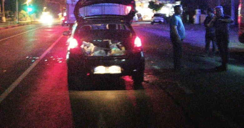 Manisa’da kırmızı ışıkta bekleyen kamyona çarpan otomobildeki 3 kişi yaralandı