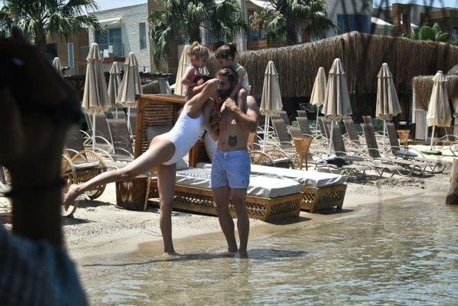 Göztepe futbolcusu Alpaslan Öztürk ve eşi Ebru Şancı bu görüntüyle sosyal medyayı salladı