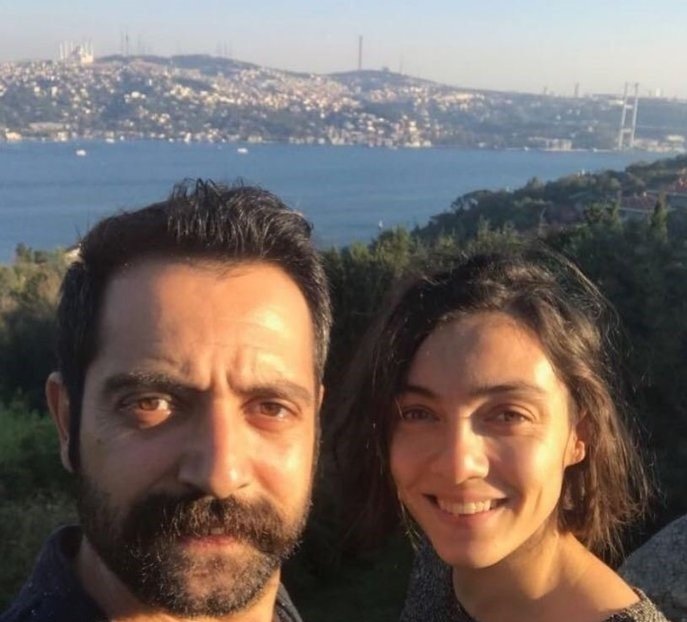 Merve Dizdar ve kendisi gibi oyuncu olan eski eşi Gürhan Altundaşar buluştu