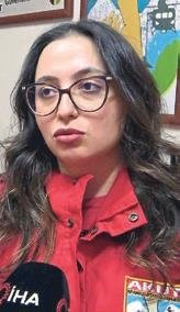 İkizlerine hem anne hem baba oldu