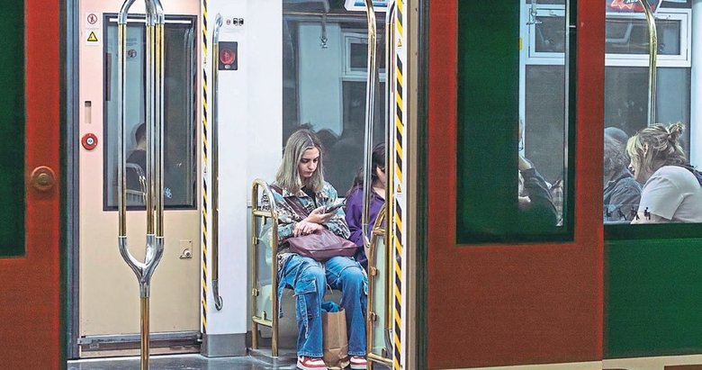 İzmir Metrosu’nda kesintisiz iletişim başladı