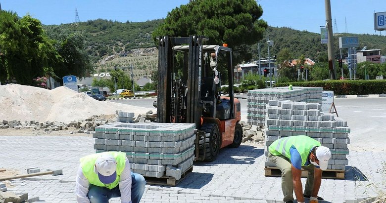 Yunusemre’de parke taşı çalışması sürüyor