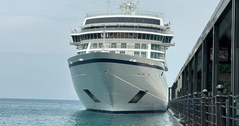 Kuşadası Limanı’na 4 gemi bereketi ile geldi