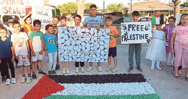 16 bin taştan Türk ve Filistin bayrakları yaptılar