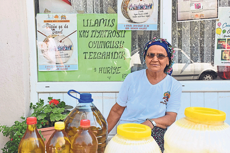 Bu köyün kadınları alkışlarla yaşıyor