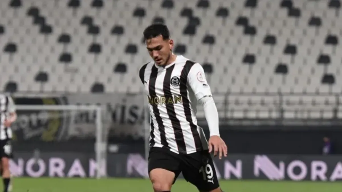 Manisa FK'dan Galatasaray'a! Genç sol bek 54 resmi müsabakada forma giydi