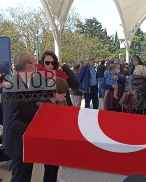 Tolga Karel babasının cenazesinde yoktu! Ama arkasında bırakıp gittiği oğlu oradaydı