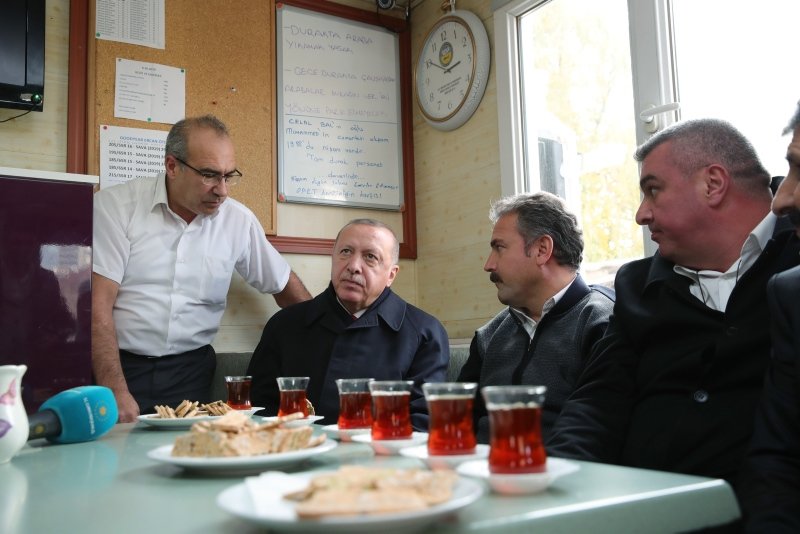 Başkan Recep Tayyip Erdoğan’dan sürpriz ziyaret! Taksicilerle çay içti