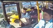 Belediye otobüsü şoförü fenalaşan yolcuyu hastaneye yetiştirdi