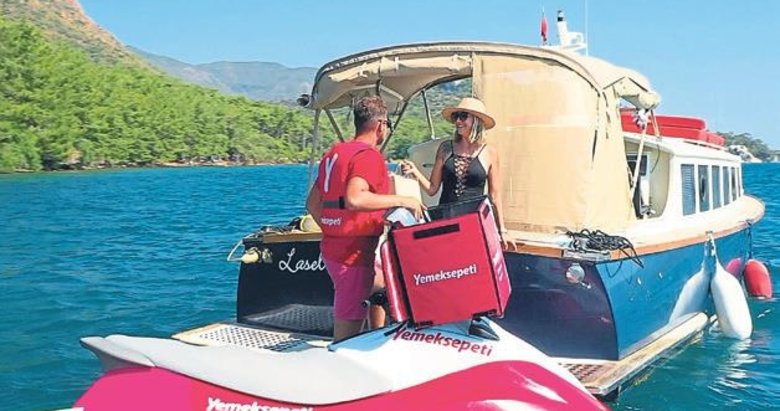 Yemeksepeti’nden Marmaris koyundaki teknelere teslimat