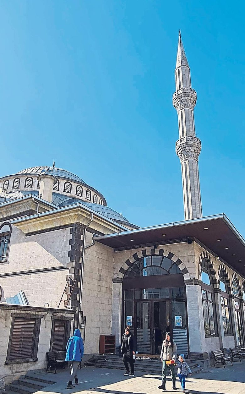 8 yılda yapılan cami depremzedelere yuva oldu