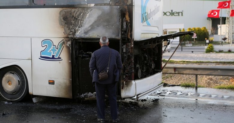 Manisa Da Seyir Halindeki Otobus Alev Aldi Manisa Haberleri