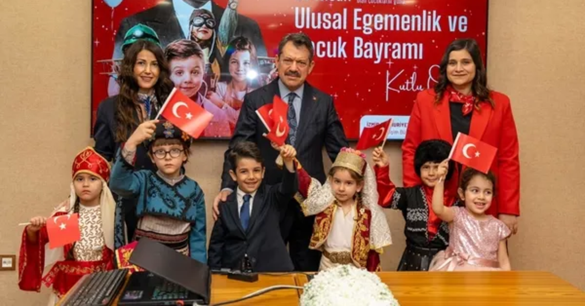 İzmir Adliyesi'nde 23 Nisan kutlaması