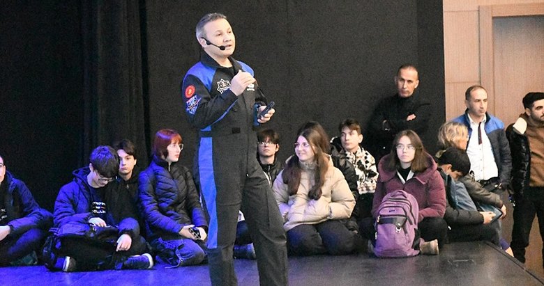 Alper Gezeravcı, Çanakkale’de öğrencilerle buluştu