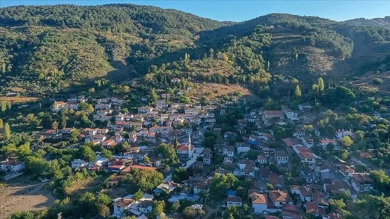 izmirde-eylul-keyfi-sehrin-kalabaligindan-uzak-5-farkli-gezi-rotasi-1789477444835.jpeg