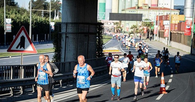 İzmir’de trafiğe maraton düzenlemesi! Pazar günü bu yollar kapalı
