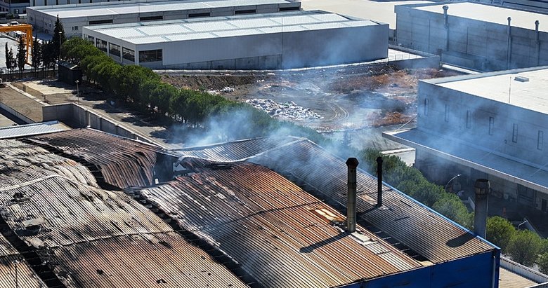 İzmir’de fabrika yangını!
