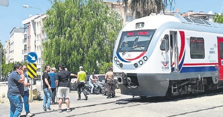 Trenin altında kalan yaya feci şekilde yaralandı