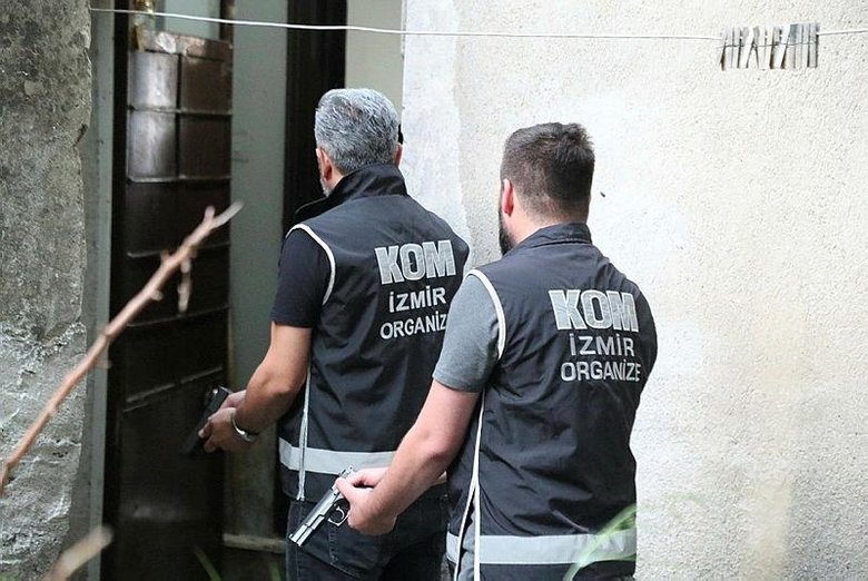 İzmir’de mafya yapılanmasına “kukla” operasyonu: 28 kişi gözaltına alındı