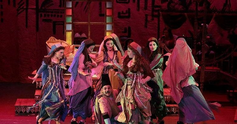 İzmir Devlet Tiyatrosu Şerbet Hanım’ın Deli Aşklarını müzikli oyunla anlatıyor