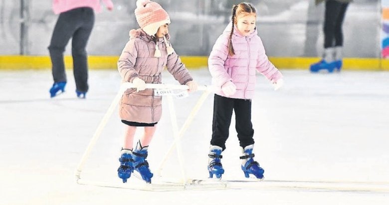 İzmir’de yarıyıl tatilinde eğlence sektörü buz üzerinde büyüyor